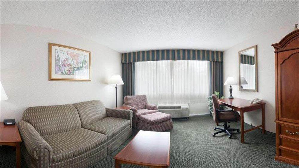 Holiday Inn Marquette By Ihg Bagian luar foto