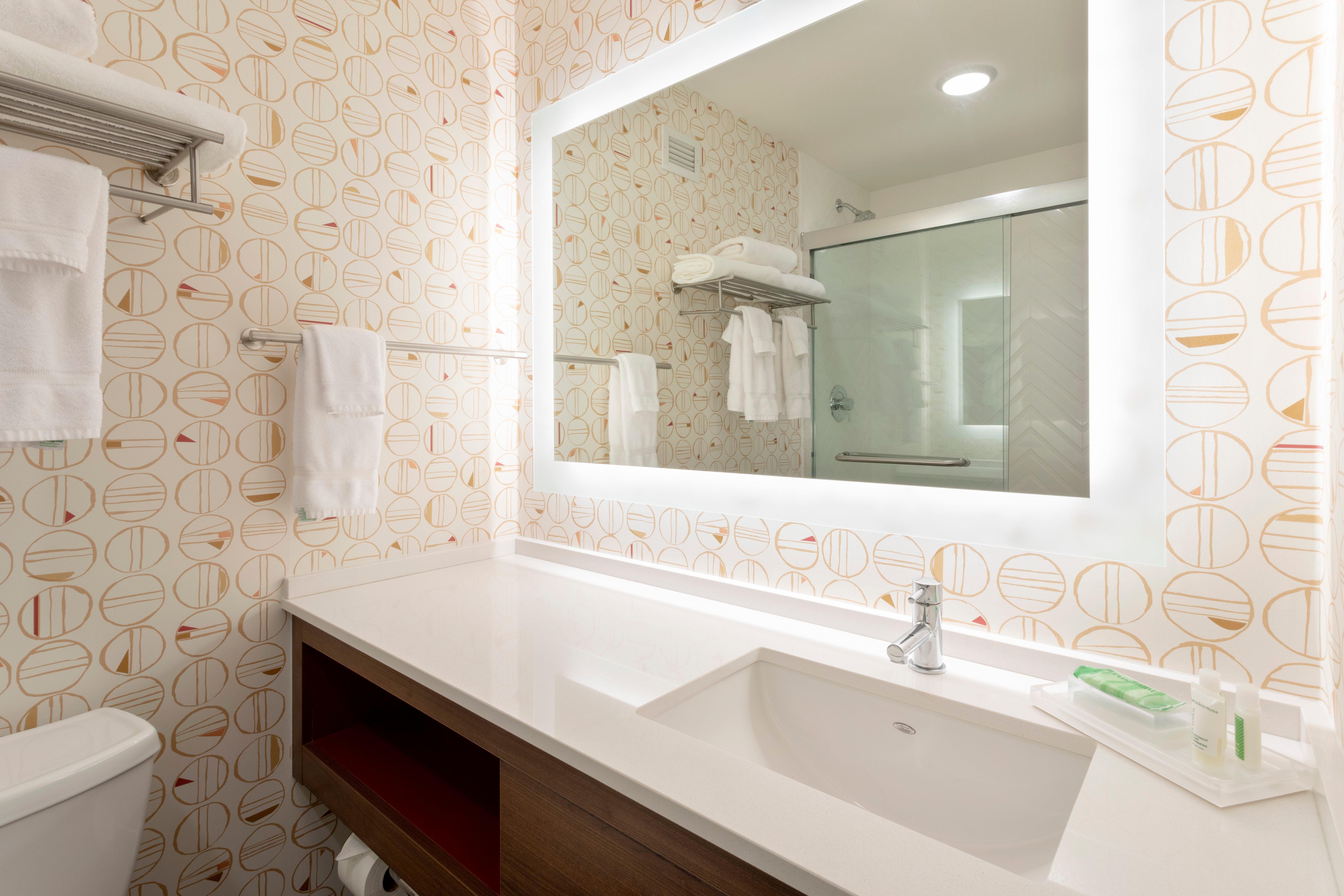 Holiday Inn Marquette By Ihg Bagian luar foto