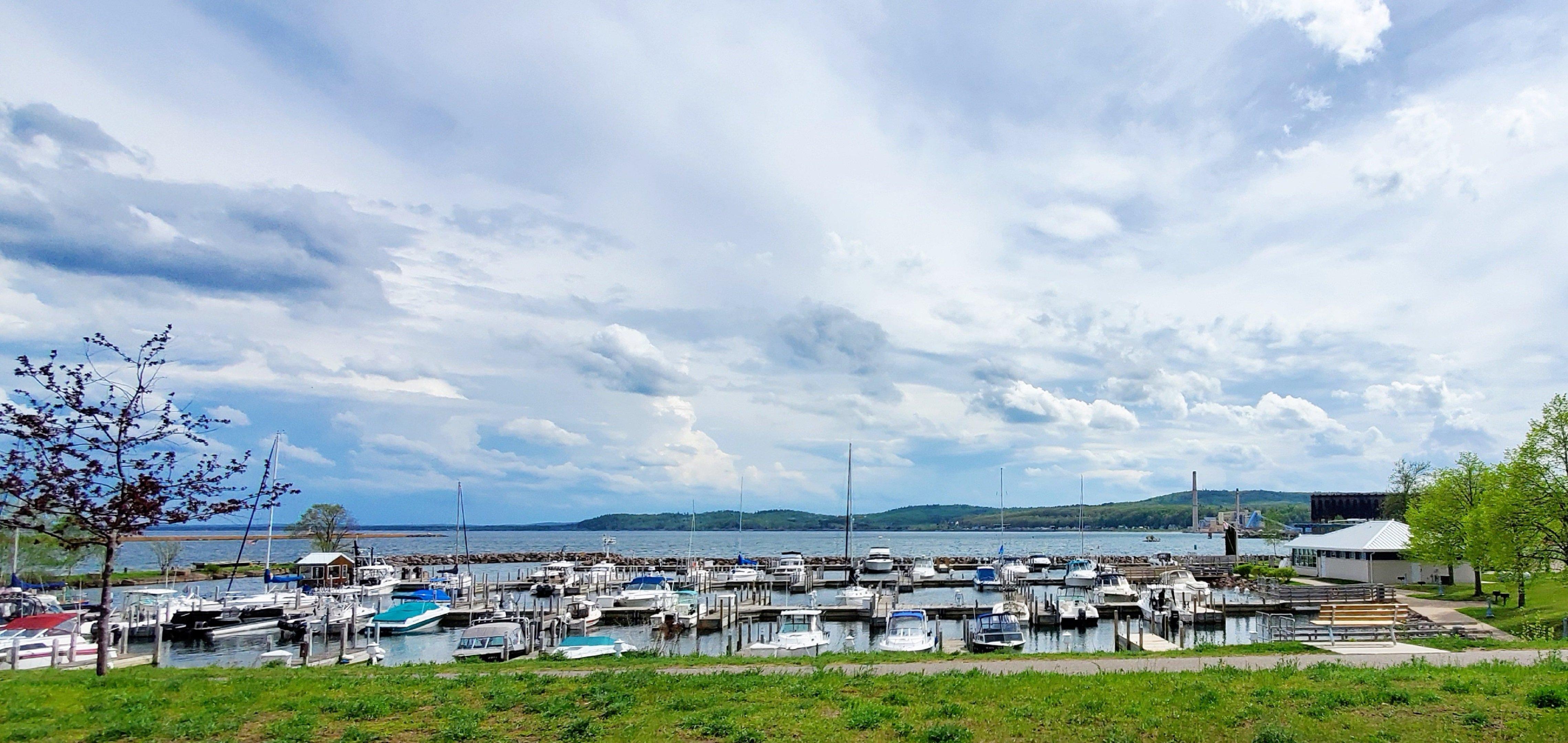 Holiday Inn Marquette By Ihg Bagian luar foto