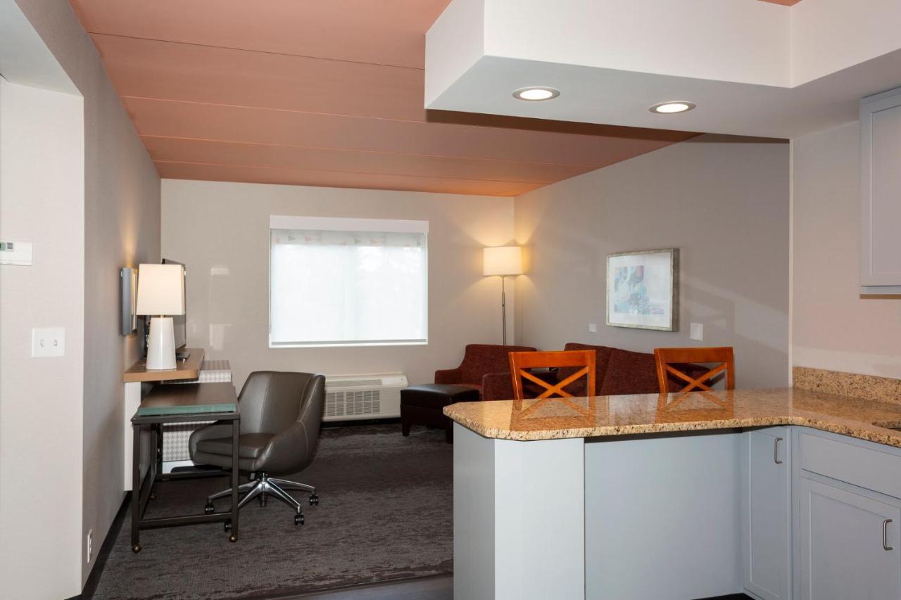 Holiday Inn Marquette By Ihg Bagian luar foto