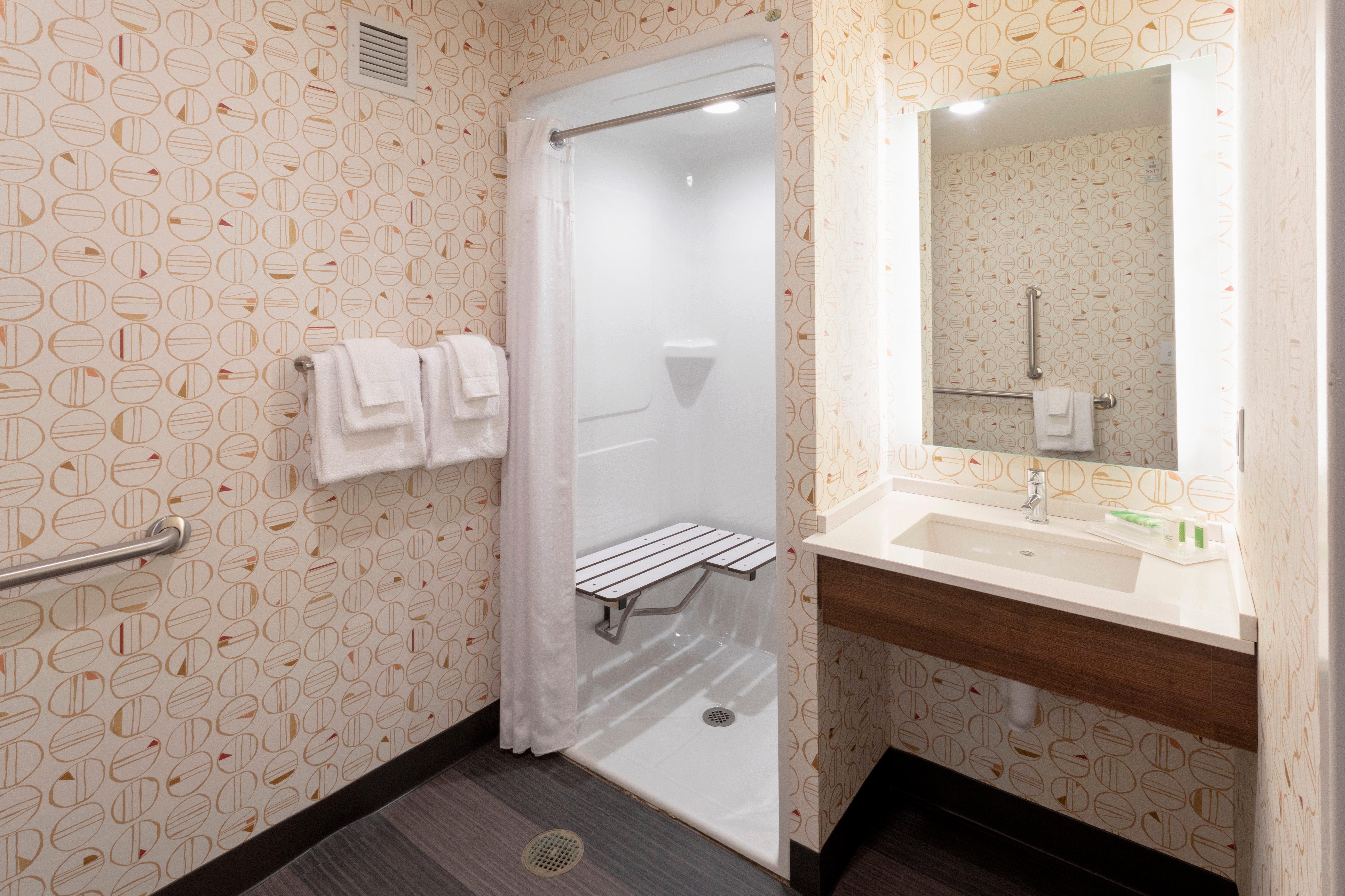 Holiday Inn Marquette By Ihg Bagian luar foto
