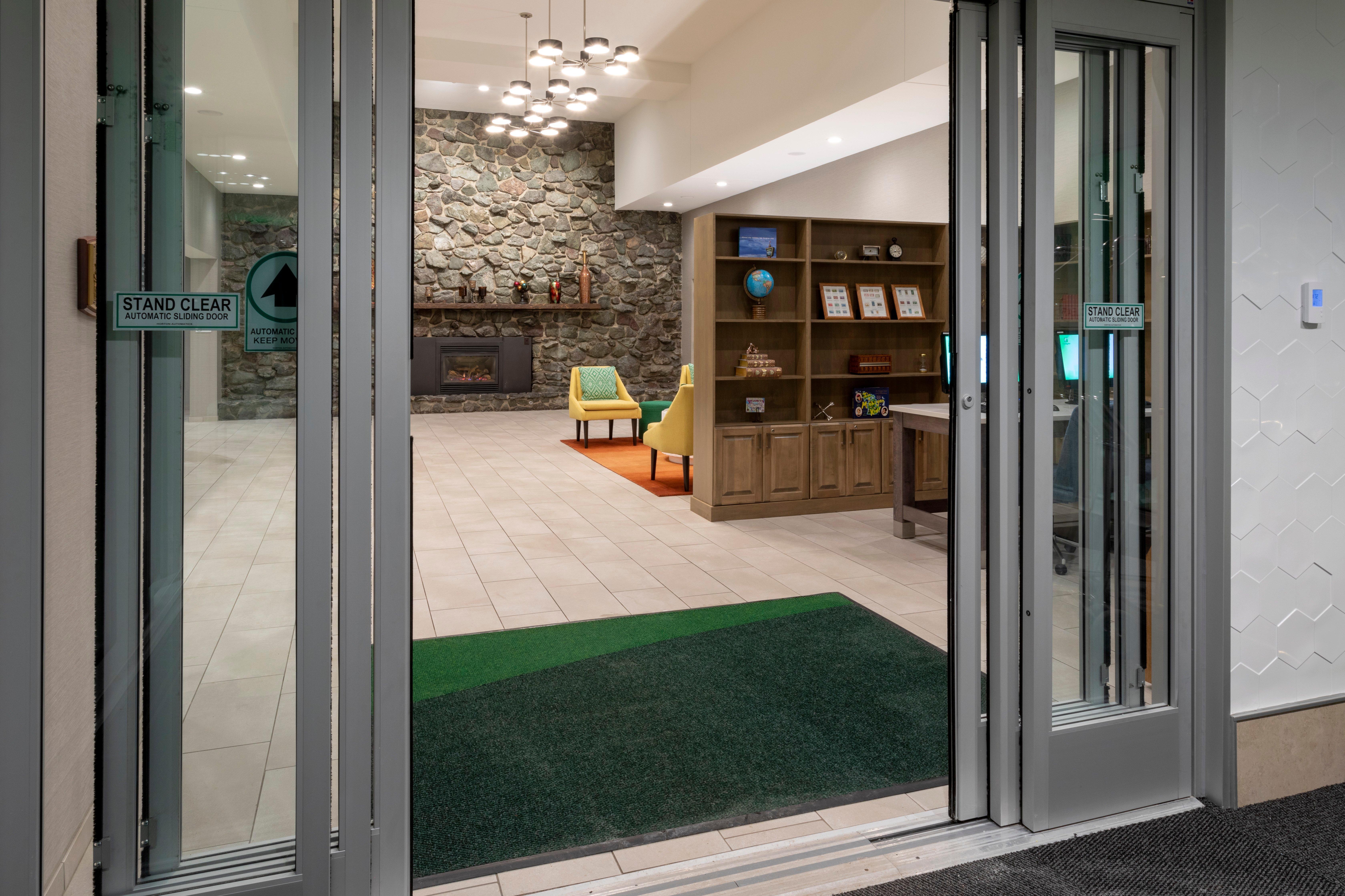 Holiday Inn Marquette By Ihg Bagian luar foto