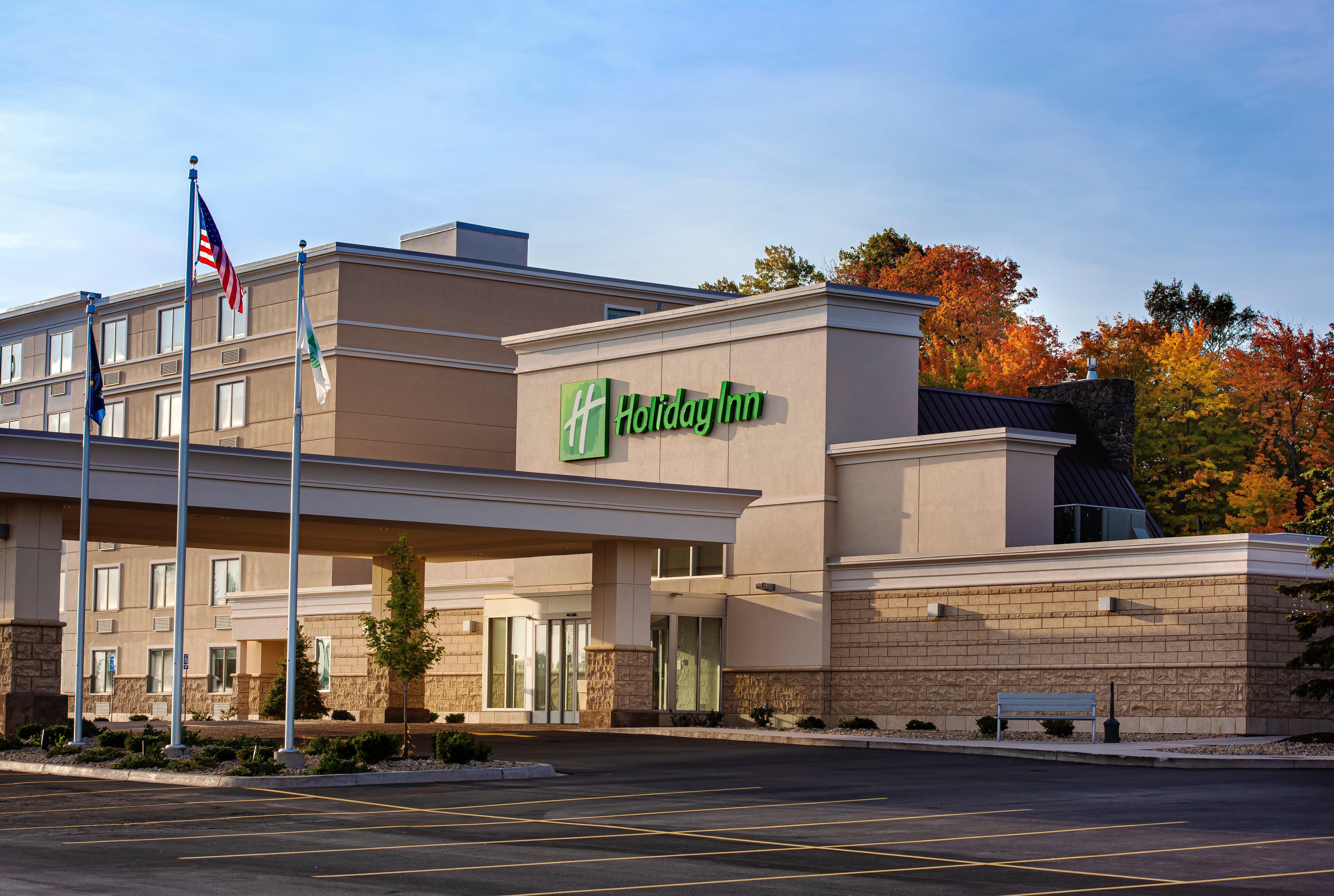 Holiday Inn Marquette By Ihg Bagian luar foto
