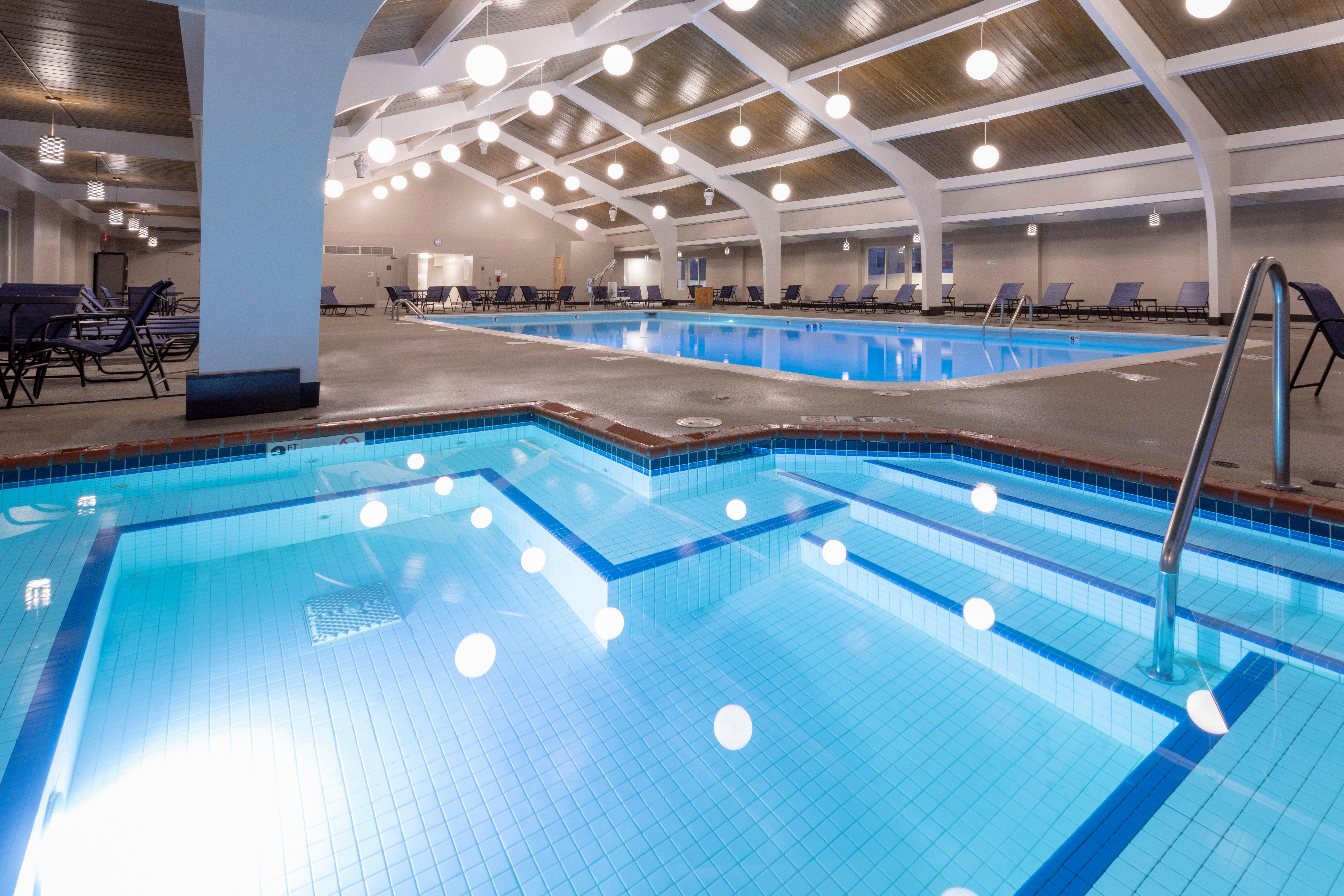 Holiday Inn Marquette By Ihg Bagian luar foto