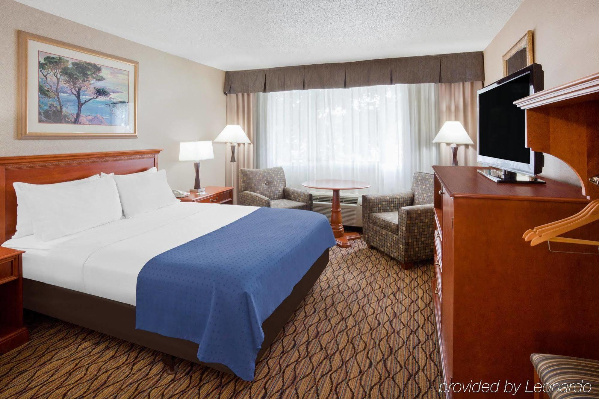 Holiday Inn Marquette By Ihg Bagian luar foto
