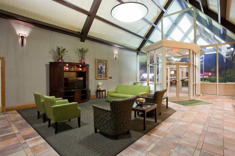 Holiday Inn Marquette By Ihg Bagian luar foto